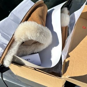 BNWT UGG scuffette slippers